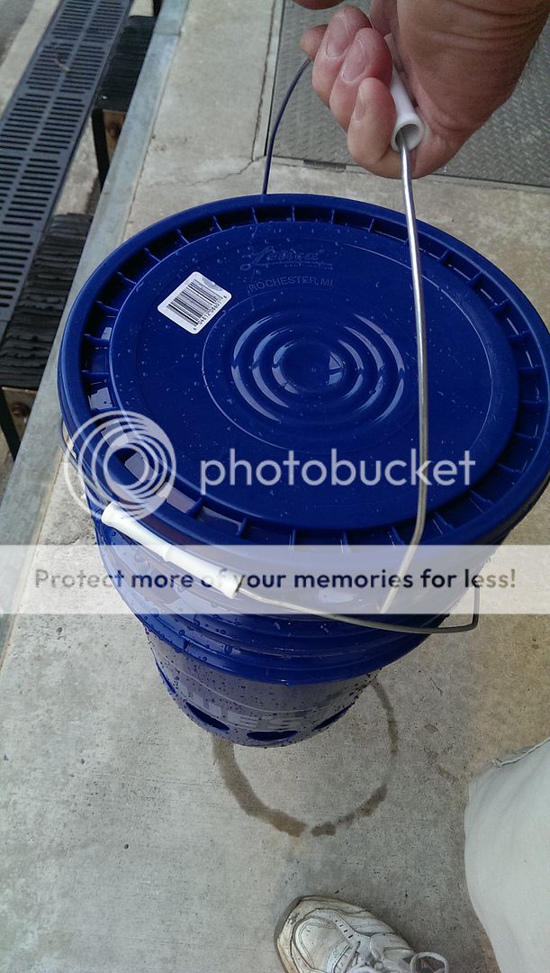 How to make a 5 gal bucket waterer for pigeons PigeonTalk